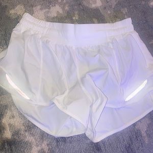 LULU white hotty-hot shorts